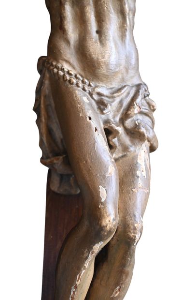 Crucifix en bois sculpté et polychromé, XVIIIe...