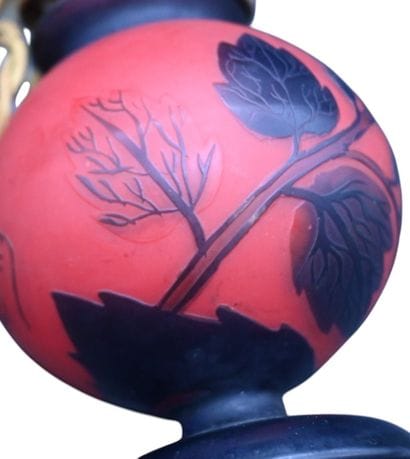 Lampe boule « Feuilles et Papillons » signée...