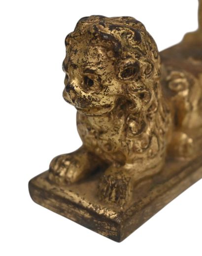 Ensemble de quatre lions en bronze doré,...