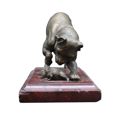 Sculpture en bronze « Chien et Rat » sur...