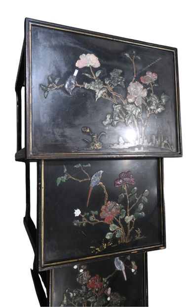 Ensemble de quatre tables gigognes chinoises...