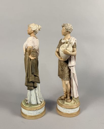 Paire de statuettes en porcelaine Royal Dux...