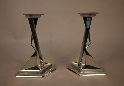 Paire de bougeoirs en metal argenté 'Castor...
