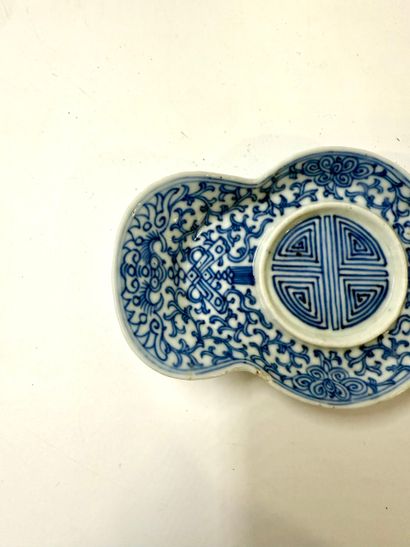 Rinçoir à pinceaux en porcelaine bleue et...
