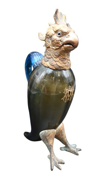 Parrot-shaped zoomorphic decanter - blown...