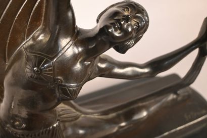 Danseuse Art Déco en bronze signée J. De...