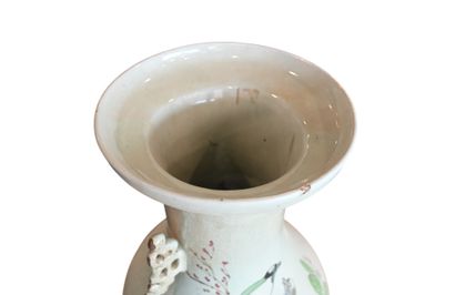 Grand vase en porcelaine de Chine à décor...