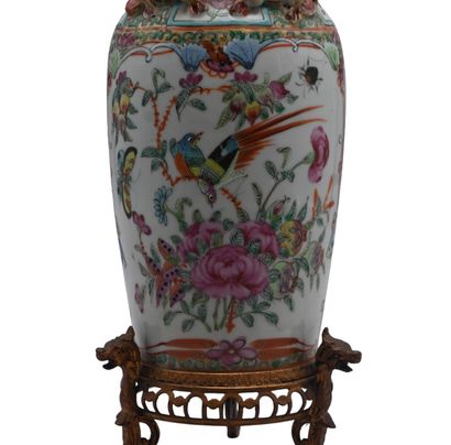 Vase en porcelaine de Canton à monture en...
