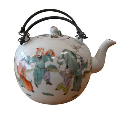 Théière en porcelaine chinoise Famille Rose...