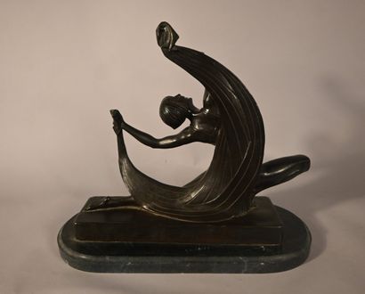 Danseuse Art Déco en bronze signée J. De...