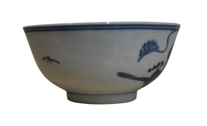 Coupe en porcelaine bleu et blanc, période...