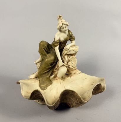 Royal Dux – Sculpture en porcelaine Art Nouveau,...