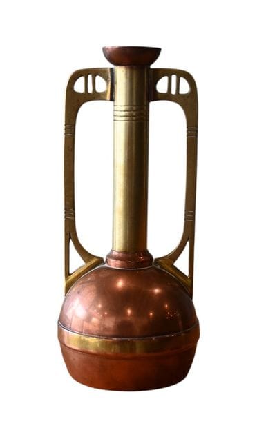 Petit vase à deux anses en cuivre et laiton...