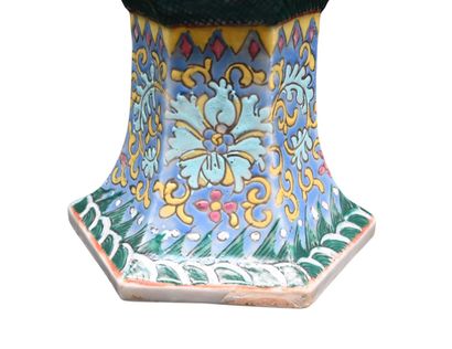 Vase en porcelaine de Chine, forme gu – décor...