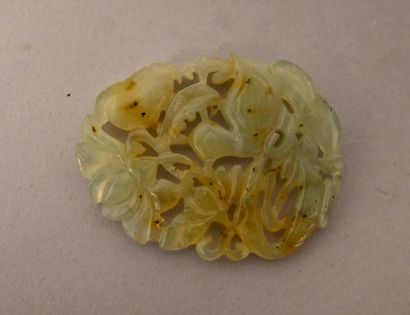 Pendentif chinois ajouré en jade vert, XXe...
