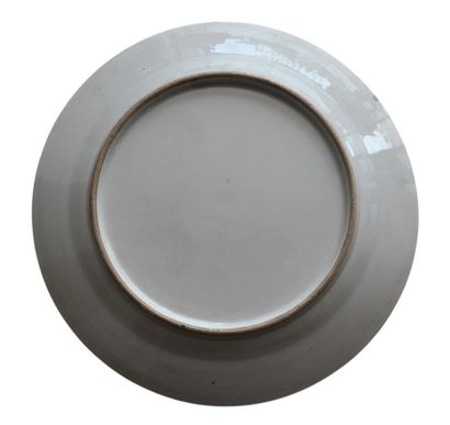 Assiette en porcelaine de Chine, décor famille...