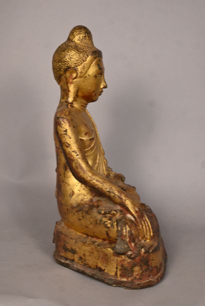 Grand Bouddha du Myanmar en bronze doré,...