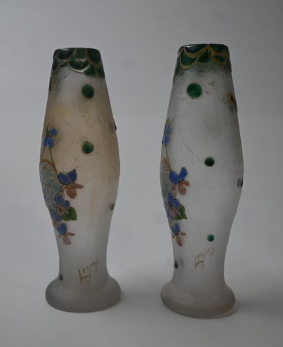 Paire de vases Art Nouveau signés Legras,...