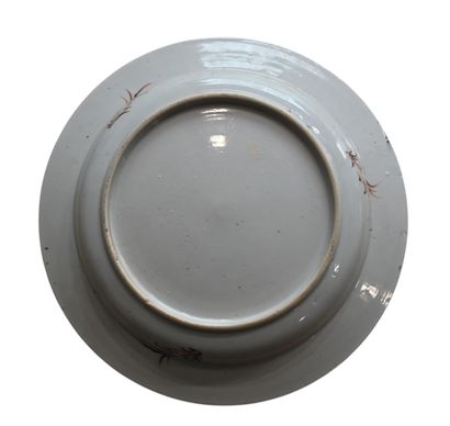 Paire de bols en porcelaine famille rose,...