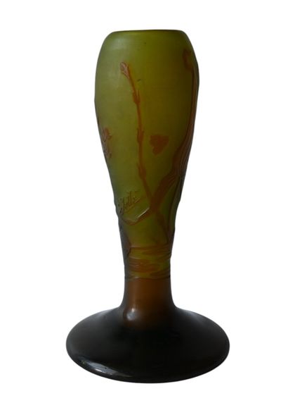 Émile Gallé – Vase en verre camée, période...