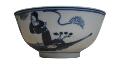 Coupe en porcelaine bleu et blanc, période...