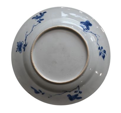 Assiette en porcelaine bleu et blanc, dynastie...