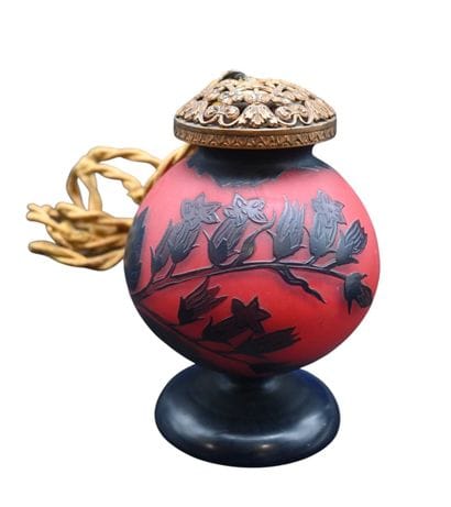 Lampe boule « Feuilles et Papillons » signée...