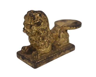 Ensemble de quatre lions en bronze doré,...