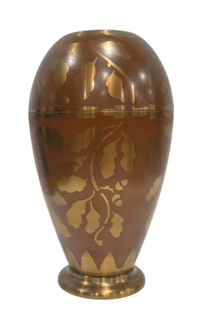 Grande vase Art Nouveau en laiton gravé,...