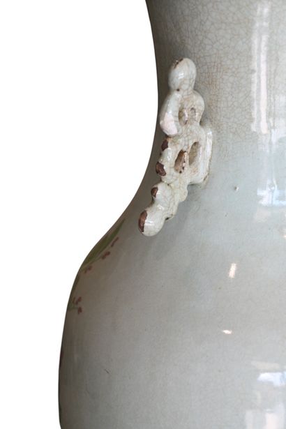 Grand vase en porcelaine de Chine à décor...