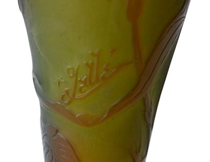 Émile Gallé – Vase en verre camée, période...