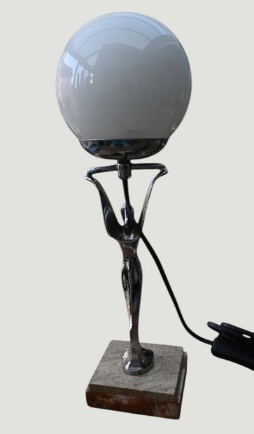 Lampe Art Déco en chrome et verre dépoli,...