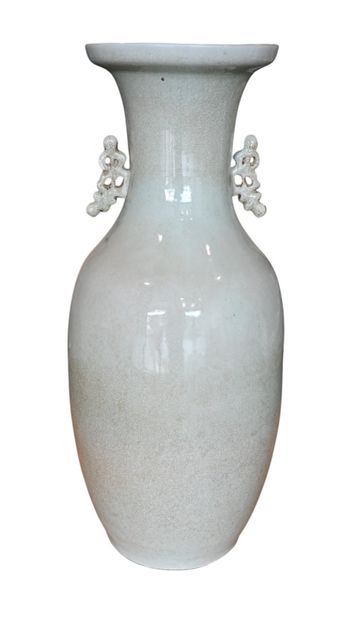 Grand vase en porcelaine de Chine à décor...