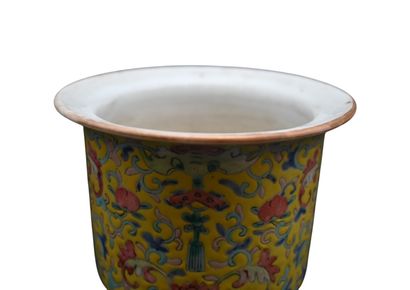 Cache-pot en porcelaine chinoise famille...