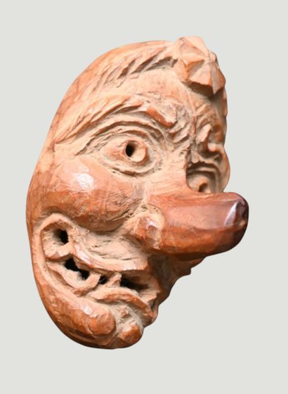 Netsuke japonais en bois représentant un...