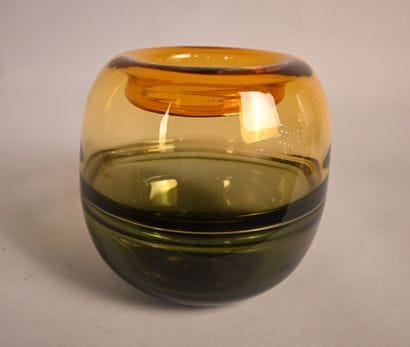 Vase en verre soufflé multicouche, dans le...