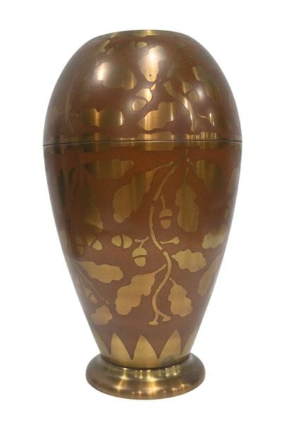 Grande vase Art Nouveau en laiton gravé,...
