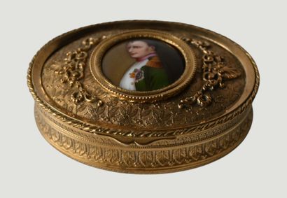 Oval gilt bronze box with Napoleon miniature,...