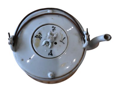 Théière en porcelaine chinoise – Décor famille...