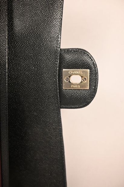 CHANEL Classic Flap – Sac en cuir caviar...