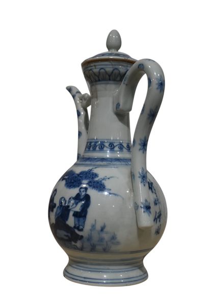Verseuse en porcelaine bleu et blanc, marque...