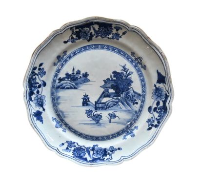 Grand plat en porcelaine bleu et blanc –...