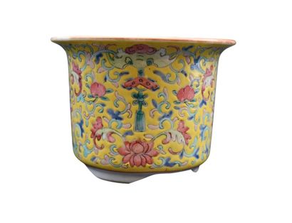 Cache-pot en porcelaine chinoise famille...