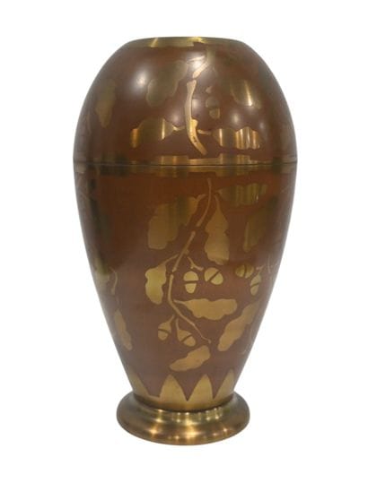 Grande vase Art Nouveau en laiton gravé,...