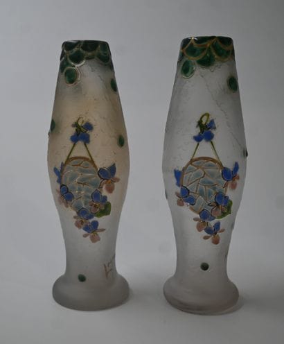 Paire de vases Art Nouveau signés Legras,...
