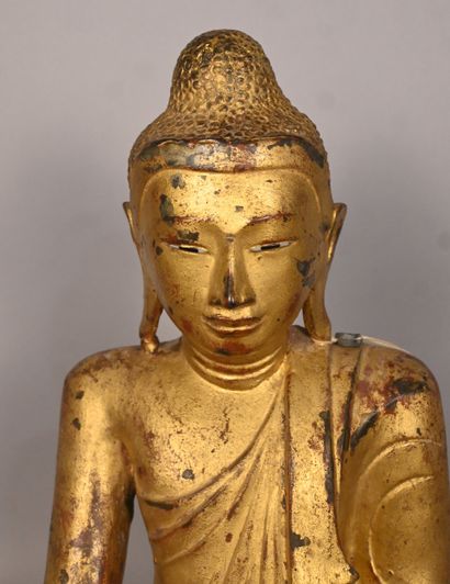 Grand Bouddha du Myanmar en bronze doré,...