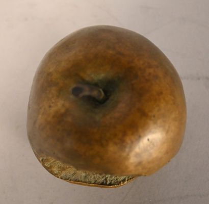 Halinka Jakubowska – Sculpture « Pomme mordue...