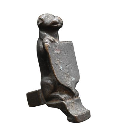 Petite sculpture en bronze – Chien tenant...