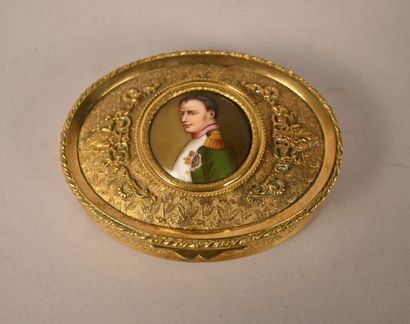 Oval gilt bronze box with Napoleon miniature,...