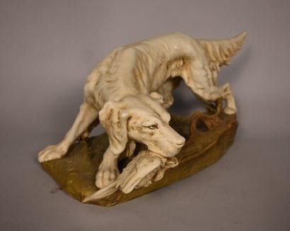 ROYAL DUX (Bohême) – Chien de chasse à l’arrêt...
